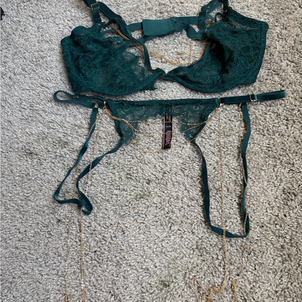 Elegant Lace Lingerie Set in Teal